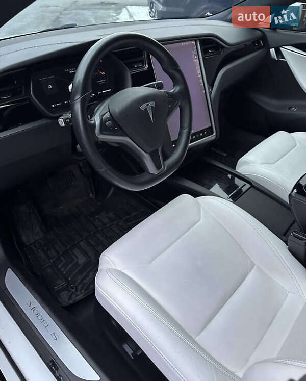 Лифтбек Tesla Model S 2018 в Львове