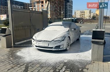 Ліфтбек Tesla Model S 2016 в Ужгороді