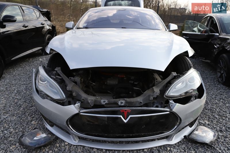 Лифтбек Tesla Model S 2014 в Дрогобыче