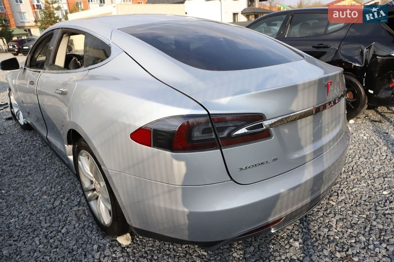 Лифтбек Tesla Model S 2014 в Дрогобыче