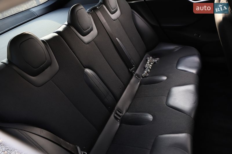 Лифтбек Tesla Model S 2014 в Дрогобыче