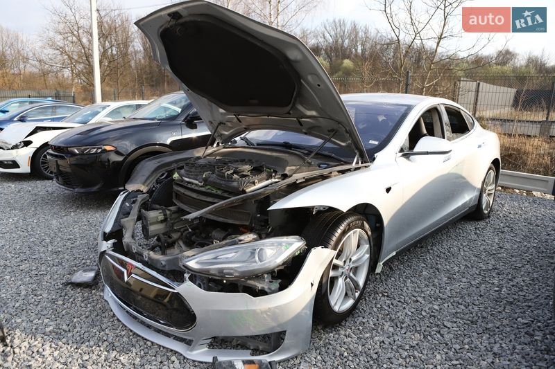 Лифтбек Tesla Model S 2014 в Дрогобыче