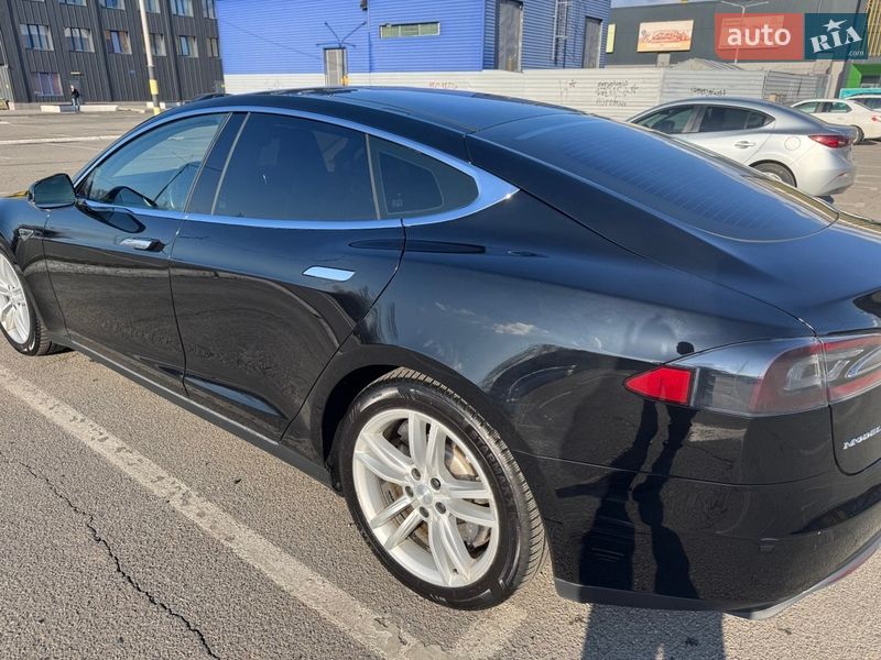 Лифтбек Tesla Model S 2014 в Киеве