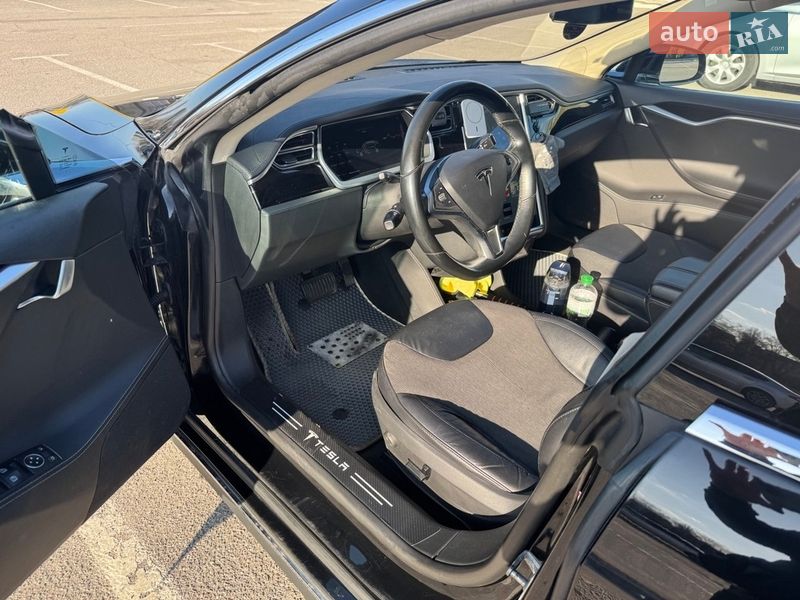 Лифтбек Tesla Model S 2014 в Киеве