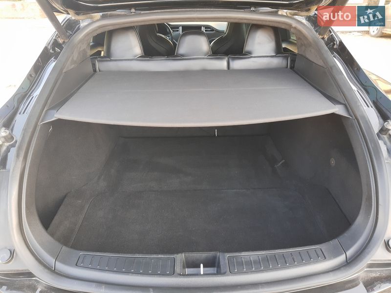 Лифтбек Tesla Model S 2017 в Тернополе