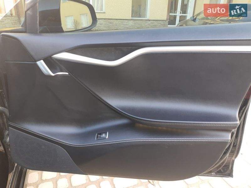 Лифтбек Tesla Model S 2017 в Тернополе