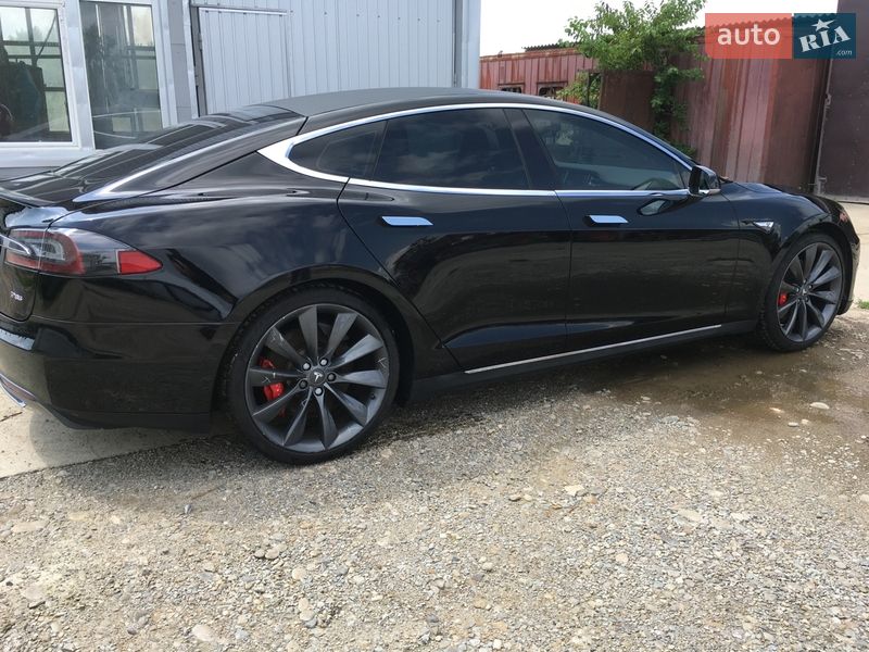 Хэтчбек Tesla Model S 2014 в Коломые