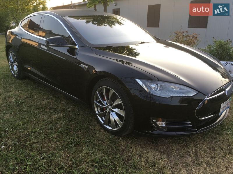 Хэтчбек Tesla Model S 2014 в Коломые