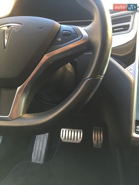 Хэтчбек Tesla Model S 2014 в Коломые