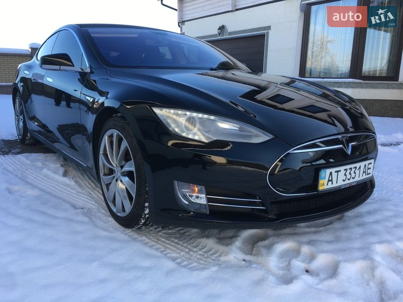 Хэтчбек Tesla Model S 2014 в Коломые