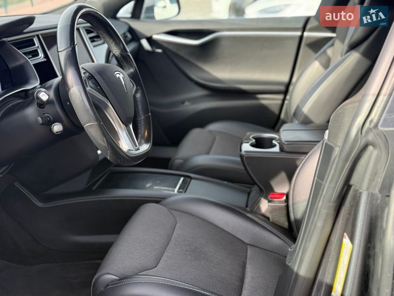 Лифтбек Tesla Model S 2018 в Городке