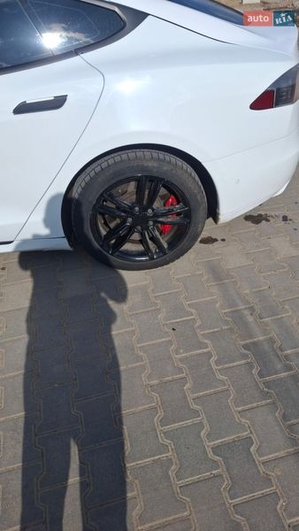 Лифтбек Tesla Model S 2015 в Тернополе фото 20 Лифтбек Tesla Model S 2015 в Тернополе