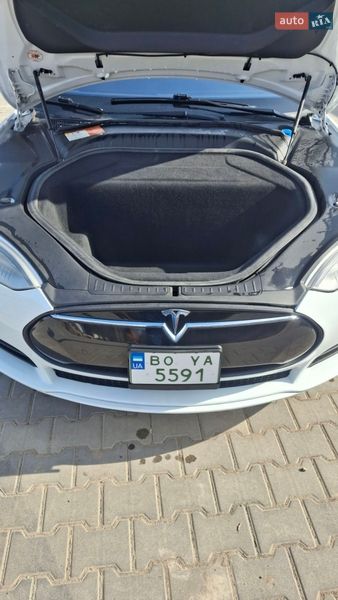 Лифтбек Tesla Model S 2015 в Тернополе фото 19 Лифтбек Tesla Model S 2015 в Тернополе