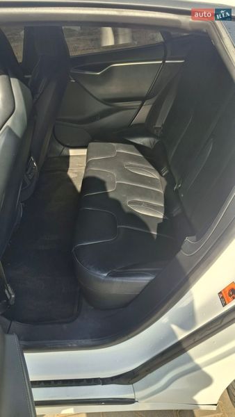 Лифтбек Tesla Model S 2015 в Тернополе фото 25 Лифтбек Tesla Model S 2015 в Тернополе