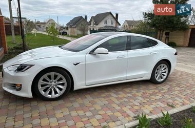 Лифтбек Tesla Model S 2017 в Киеве