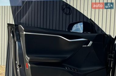 Лифтбек Tesla Model S 2015 в Смыге