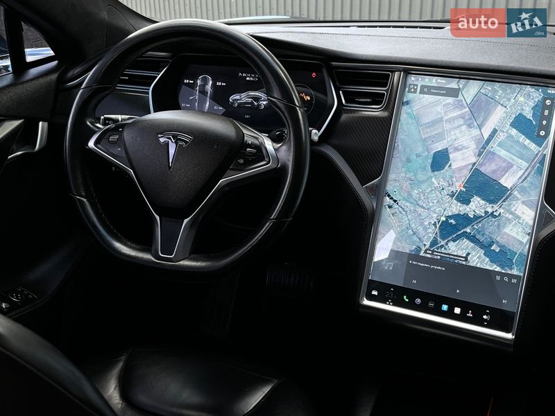 Лифтбек Tesla Model S 2015 в Смыге