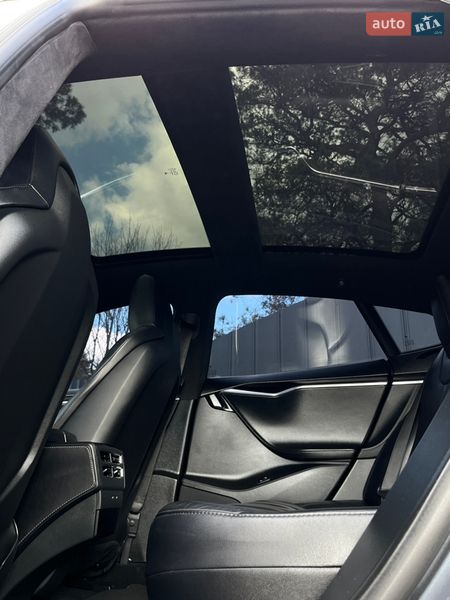 Лифтбек Tesla Model S 2015 в Смыге