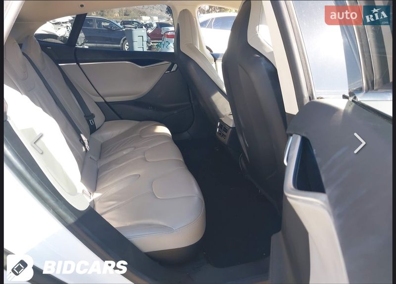 Ліфтбек Tesla Model S 2013 в Тернополі