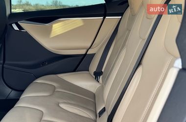 Лифтбек Tesla Model S 2015 в Киеве