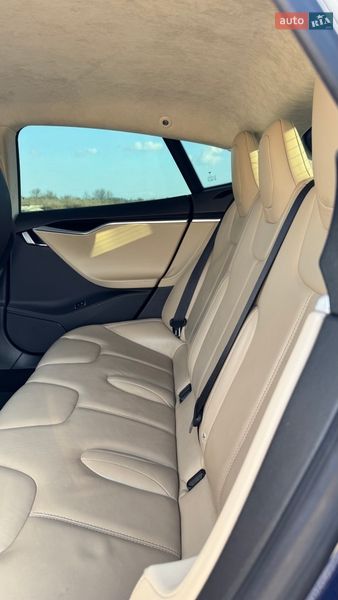 Лифтбек Tesla Model S 2015 в Киеве