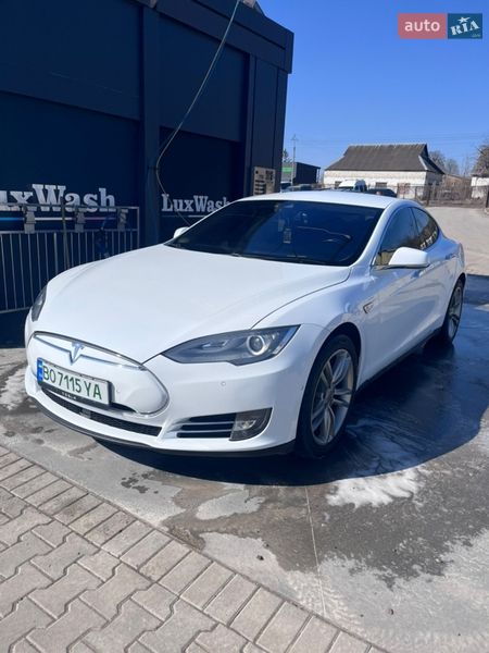 Tesla Model S 2014