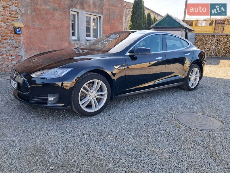 Лифтбек Tesla Model S 2014 в Радехове