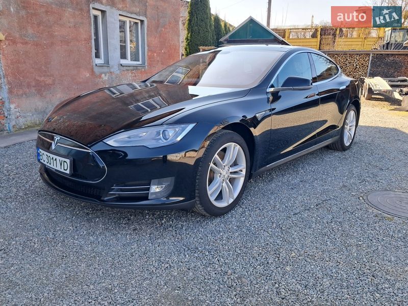 Tesla Model S 2014