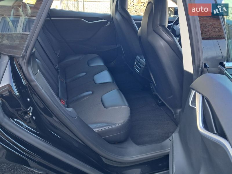 Лифтбек Tesla Model S 2014 в Радехове
