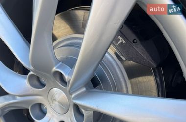 Лифтбек Tesla Model S 2014 в Черновцах