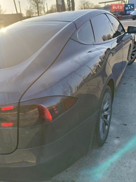 Лифтбек Tesla Model S 2019 в Сумах