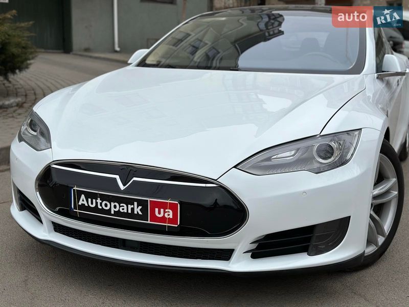 Ліфтбек Tesla Model S 2015 в Вінниці