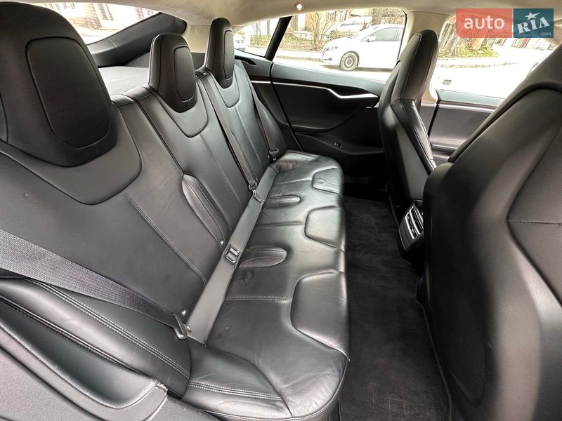 Ліфтбек Tesla Model S 2015 в Вінниці