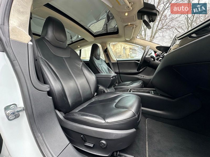 Ліфтбек Tesla Model S 2015 в Вінниці