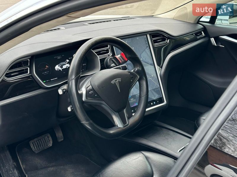 Ліфтбек Tesla Model S 2015 в Вінниці