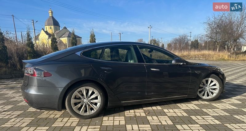 Лифтбек Tesla Model S 2016 в Буске