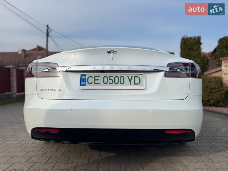 Лифтбек Tesla Model S 2018 в Черновцах