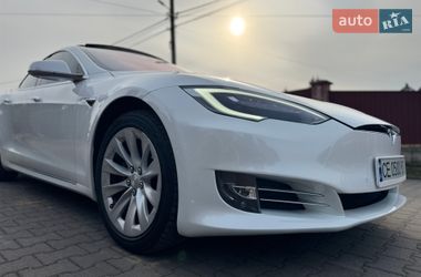 Ліфтбек Tesla Model S 2018 в Чернівцях