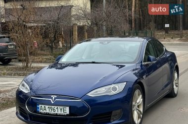 Лифтбек Tesla Model S 2015 в Киеве