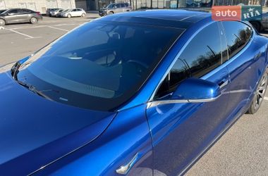 Лифтбек Tesla Model S 2017 в Киеве