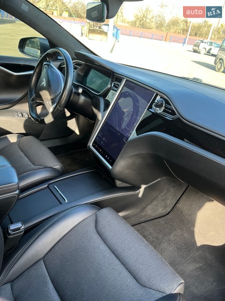Ліфтбек Tesla Model S 2017 в Житомирі