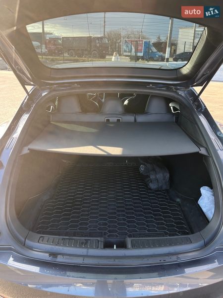 Ліфтбек Tesla Model S 2017 в Житомирі