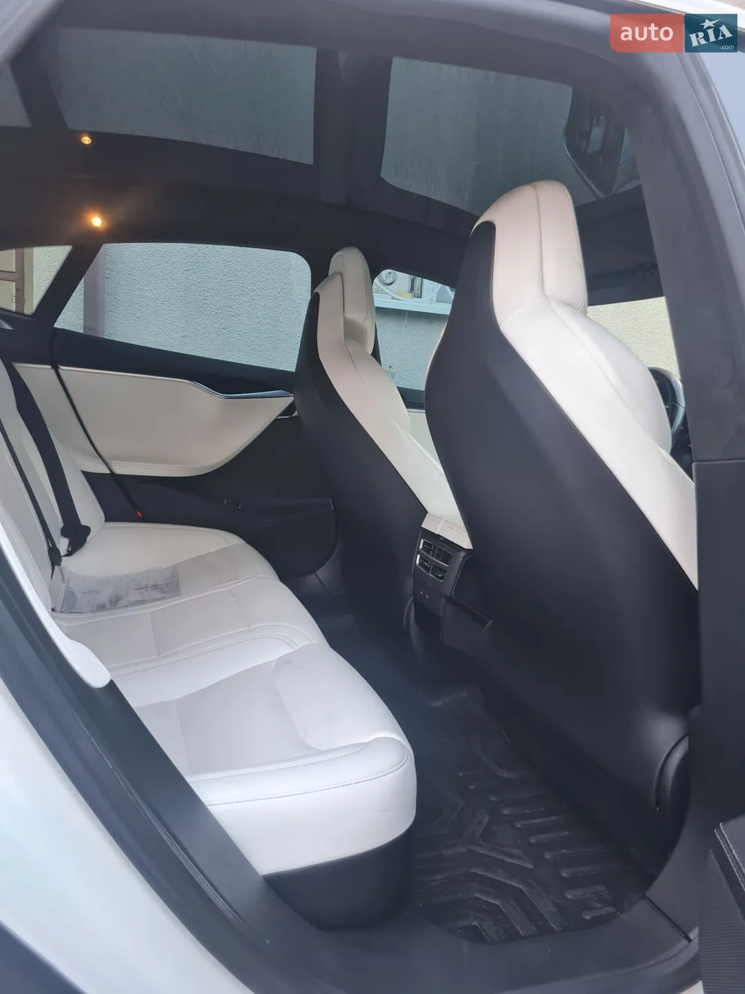 2017 Tesla Model S - мініатюра 8