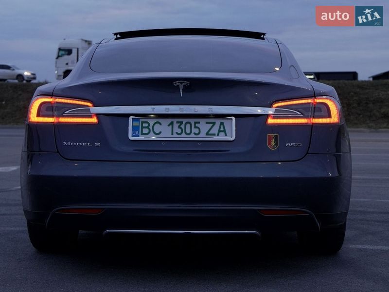 Лифтбек Tesla Model S 2015 в Львове фото 7 Лифтбек Tesla Model S 2015 в Львове
