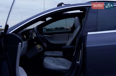 Лифтбек Tesla Model S 2015 в Львове