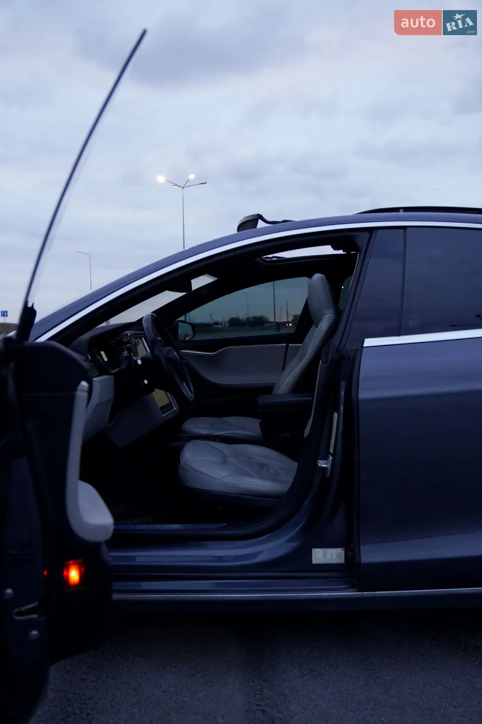 2015 Tesla Model S - мініатюра 12