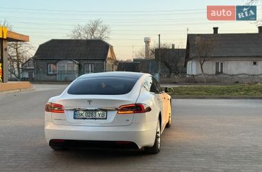 Лифтбек Tesla Model S 2017 в Дубно