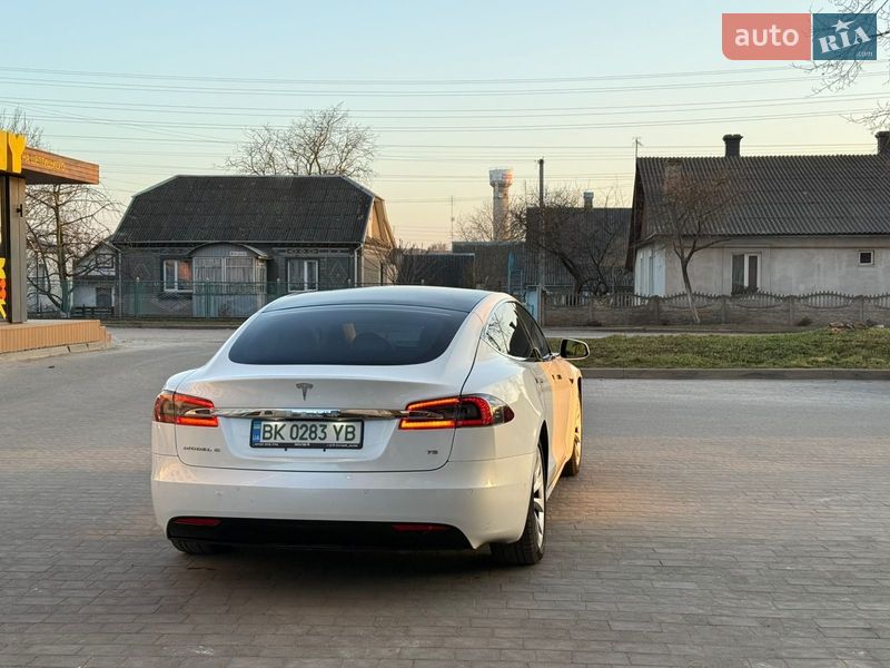 Лифтбек Tesla Model S 2017 в Дубно