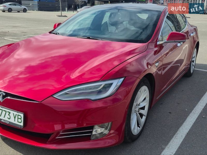 Лифтбек Tesla Model S 2017 в Киеве фото Лифтбек Tesla Model S 2017 в Киеве