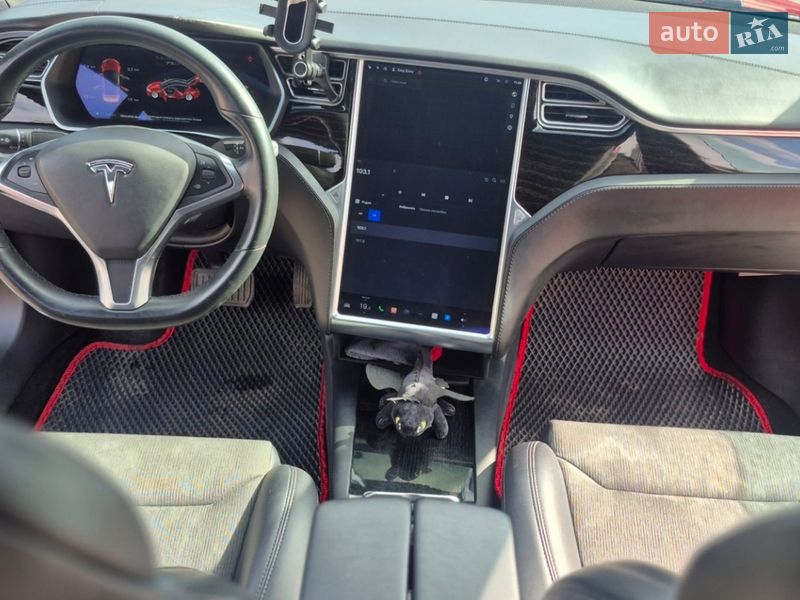 Лифтбек Tesla Model S 2017 в Киеве